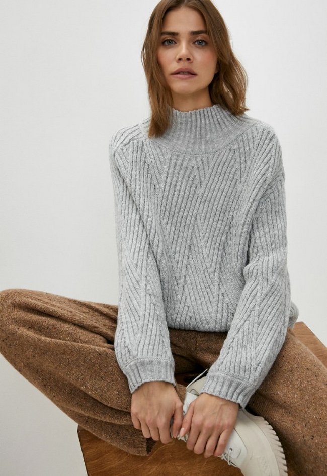 Вязаный свитер Libellulas. Цвет: серый.  Сезон: Осень-зима