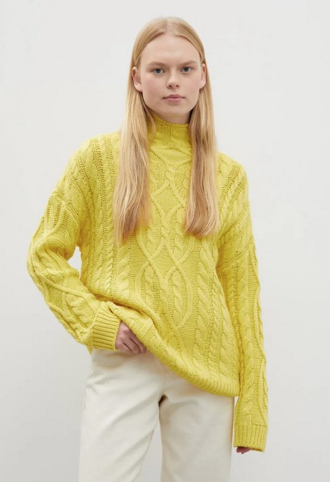 Вязаный свитер Finn Flare. Цвет: желтый.  Сезон: Осень-зима