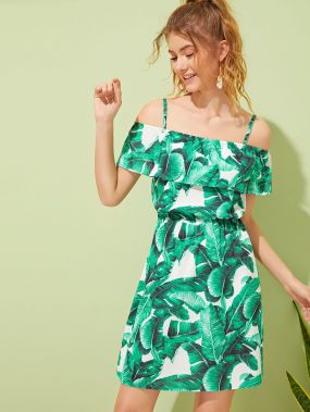 Платье с открытыми плечами и тропическим принтом