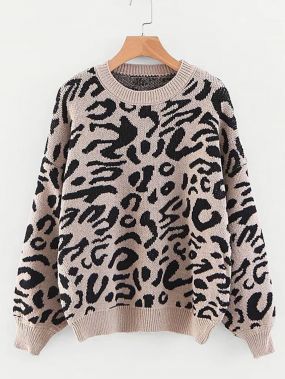 Леопардовый свитер с заниженной линией плеч