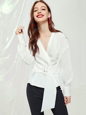Блузка с v-образным вырезом с фонарными рукавами