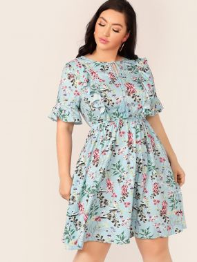 Платье на резинке с цветочным принтом, завязкой на шее и бахромой размера плюс