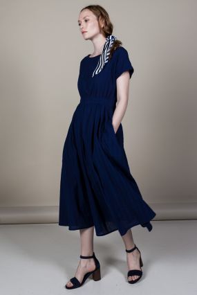 Платье Черешня с пышной юбкой и поясом с вышивкой синего цвета (42-46)