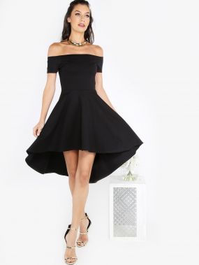 Чёрное модное платье с открытыми плечами