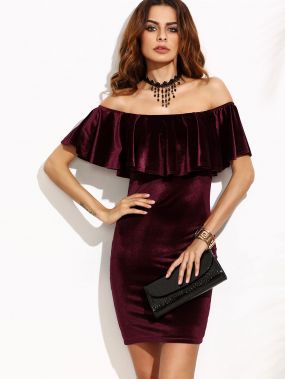 Бордовое элегантное платье с воланами с открытыми плечами