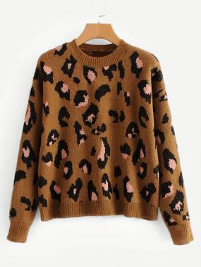 Леопардовый свитер с заниженной линией плеч