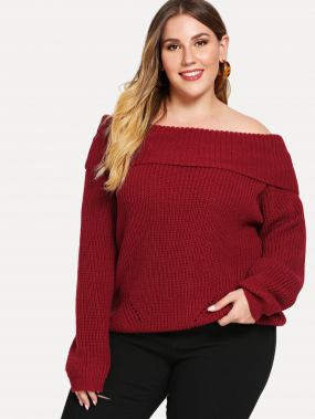 Однотонный свитер с открытыми плечами размера плюс