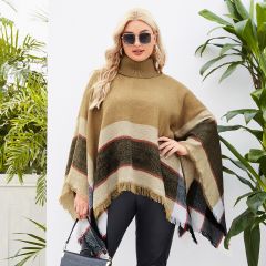 Контрастный свитер-пончо размера плюс с высоким воротником