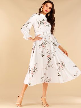Плиссированное платье с цветочным принтом и поясом