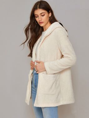 Плюшевое пальто с капюшоном и карманом