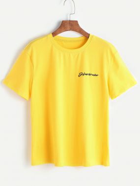 Жёлтая модная футболка с текстовым принтом