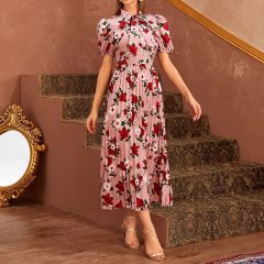 Плиссированное цветочное платье с пышными рукавами