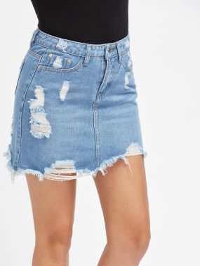 Модная джинсовая юбка с разрезами и карманами