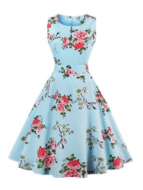 Модное платье с поясом и цветочным принтом