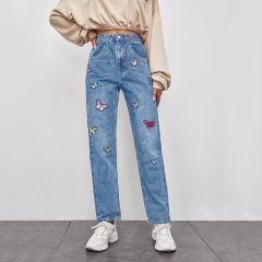 Прямые джинсы с вышивкой