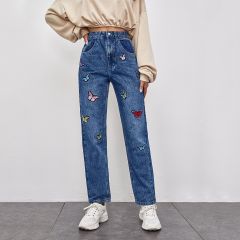 Прямые джинсы с вышивкой бабочки и карманом