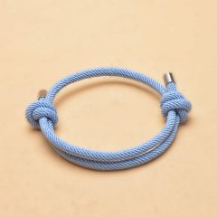 Плетеный струнный браслет