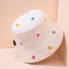 Шляпа с цветочной вышивкой