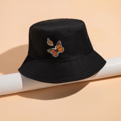 Шляпа с рисунком бабочки